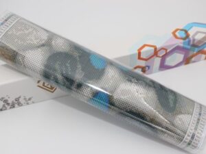 פרפרים על חלוקי נחל